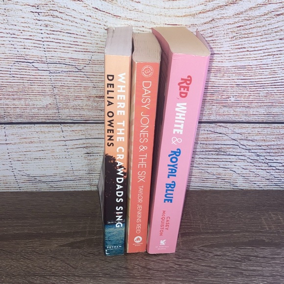 Bundle of 3 Used Books Daisy Jones & The Six, Where the Crawdads Sing,Red White. - Picture 2 of 6